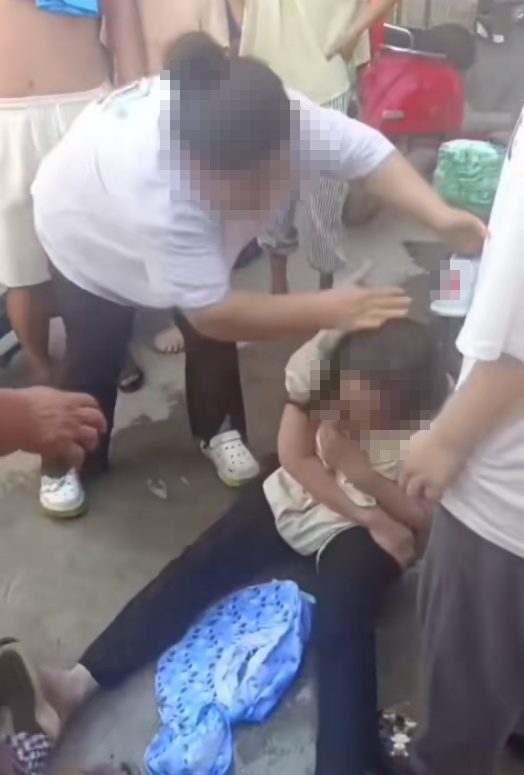 河南一人贩子偷孩子被当街暴打？多方辟谣：系家庭矛盾，夫妻闹离婚争抚养权