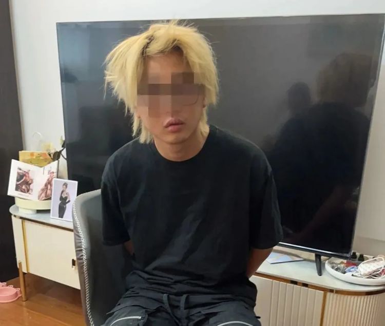 警示！多名男女开房“吸烟”，抓捕现场公布……