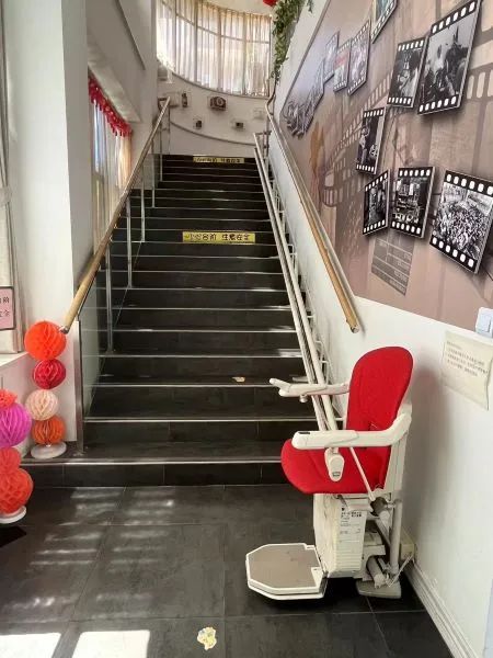 上海一长者食堂设在2楼，老人吃饭要爬34级台阶？街道回应了