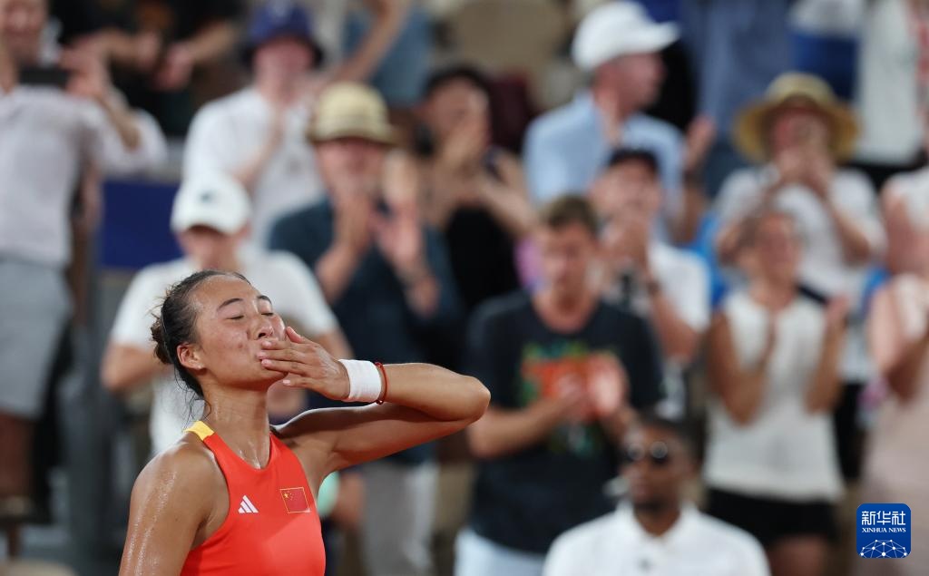 巴黎奥运会丨网球——女单四分之一决赛：郑钦文晋级四强