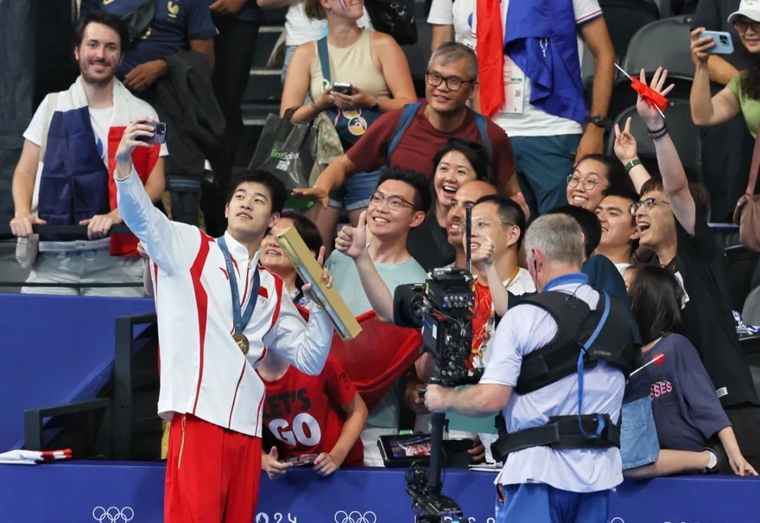 中国游泳首金!潘展乐刷新世界纪录! 中国游泳首金!潘展乐刷新世界纪录!