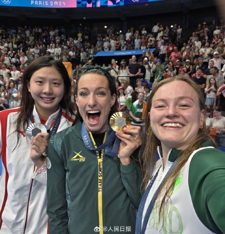 笑着站在一起！奥运领奖台上的自拍好有爱