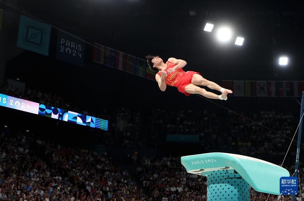 巴黎奥运会丨体操——中国选手张博恒、肖若腾分获男子个人全能亚、季军