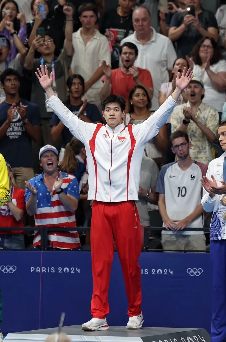 中国游泳首金!潘展乐刷新世界纪录! 中国游泳首金!潘展乐刷新世界纪录!