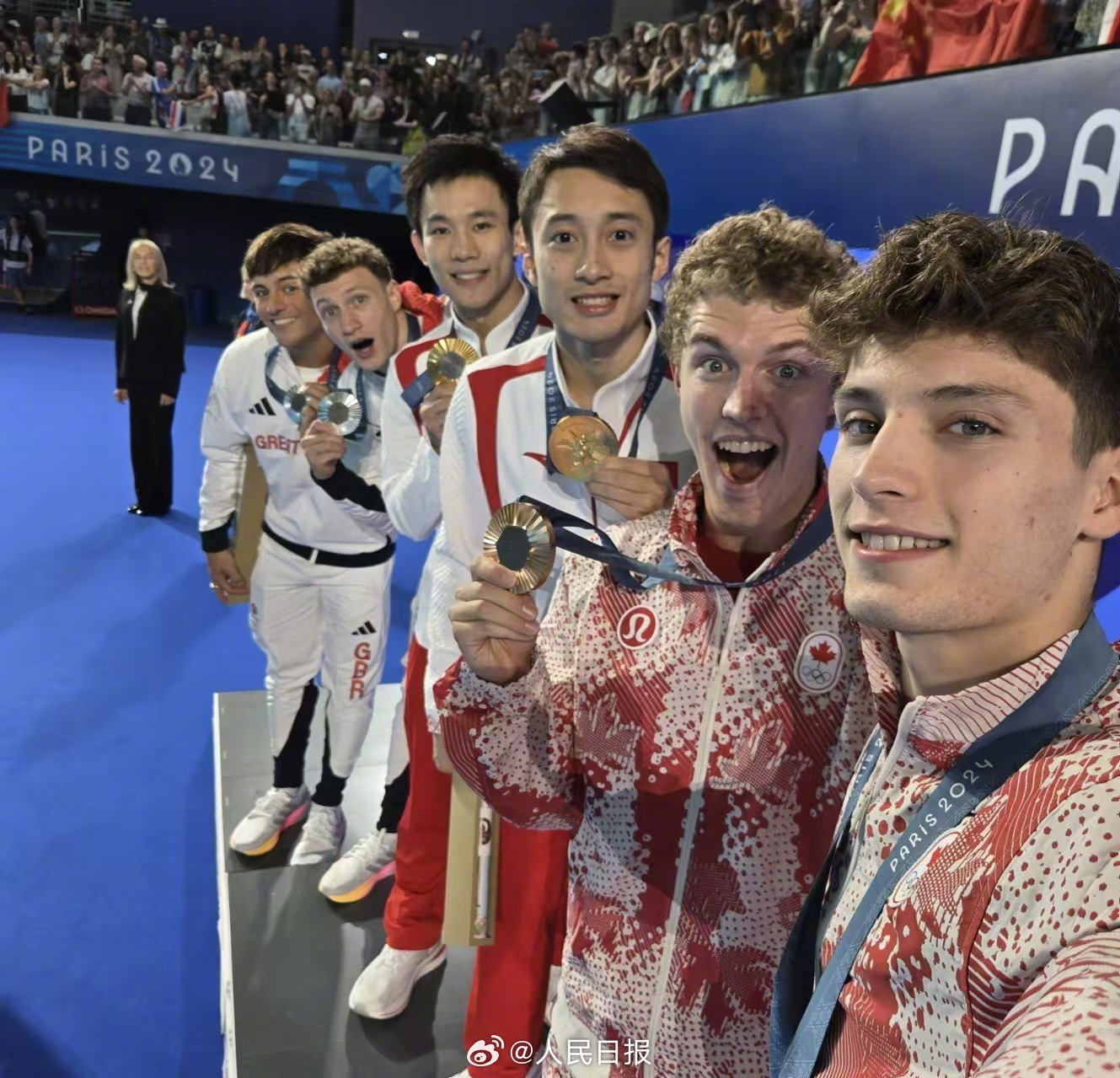 笑着站在一起！奥运领奖台上的自拍好有爱