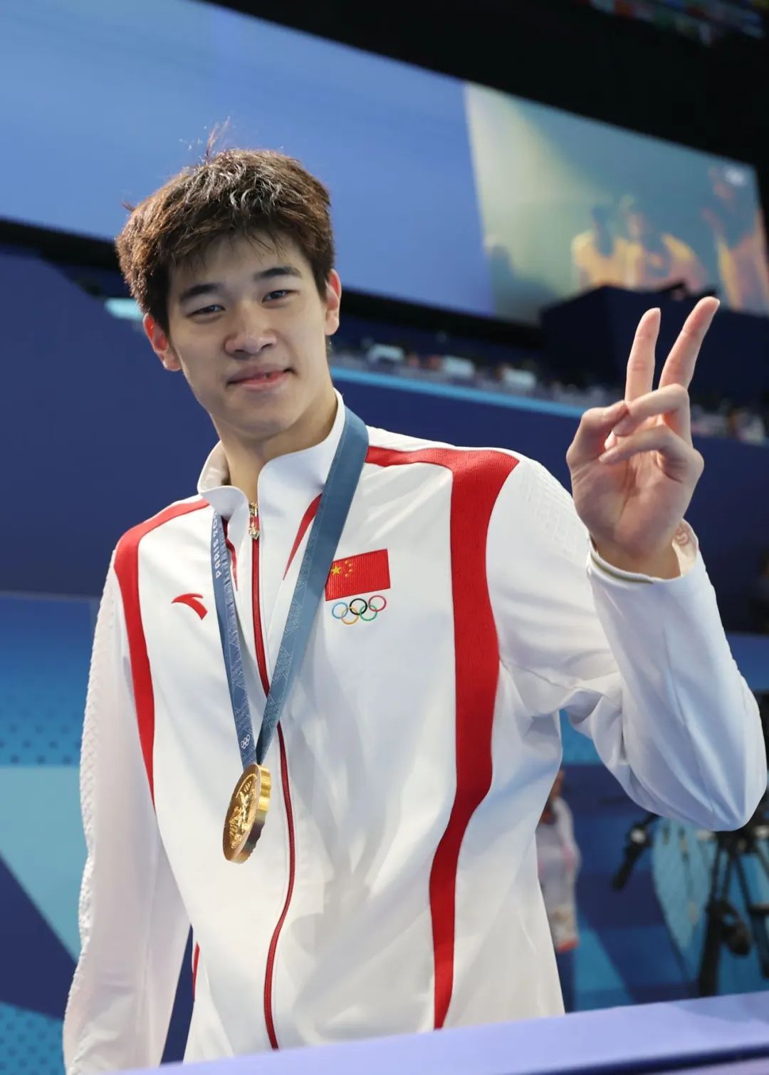 中国游泳首金!潘展乐刷新世界纪录! 中国游泳首金!潘展乐刷新世界纪录!