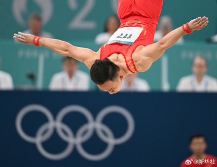 祝贺！张博恒体操个人全能摘银