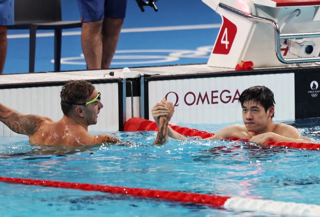 中国游泳首金!潘展乐刷新世界纪录! 中国游泳首金!潘展乐刷新世界纪录!
