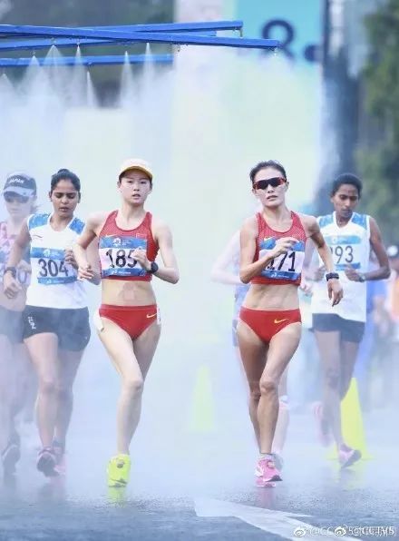 竞走比赛中的杨家玉，为啥要贴肚脐贴？