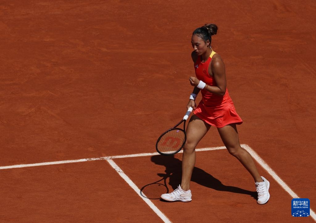 巴黎奥运会丨网球——女单四分之一决赛：郑钦文晋级四强