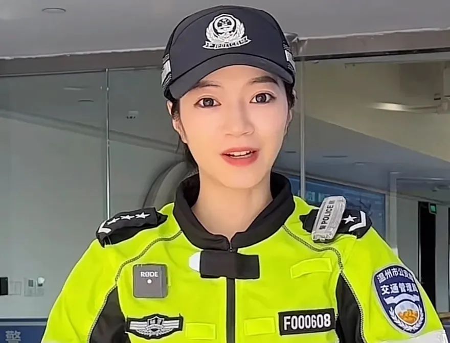 冲上热搜！网红交警离职