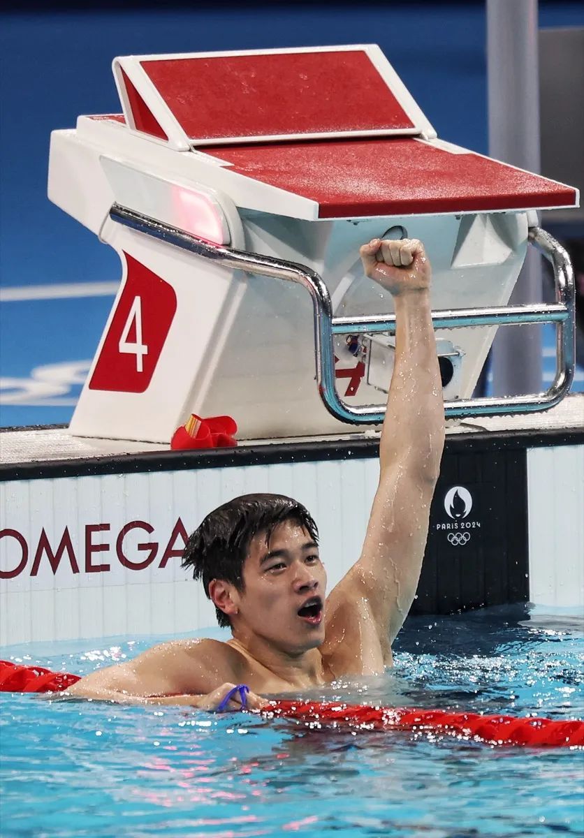 中国游泳首金!潘展乐刷新世界纪录! 中国游泳首金!潘展乐刷新世界纪录!