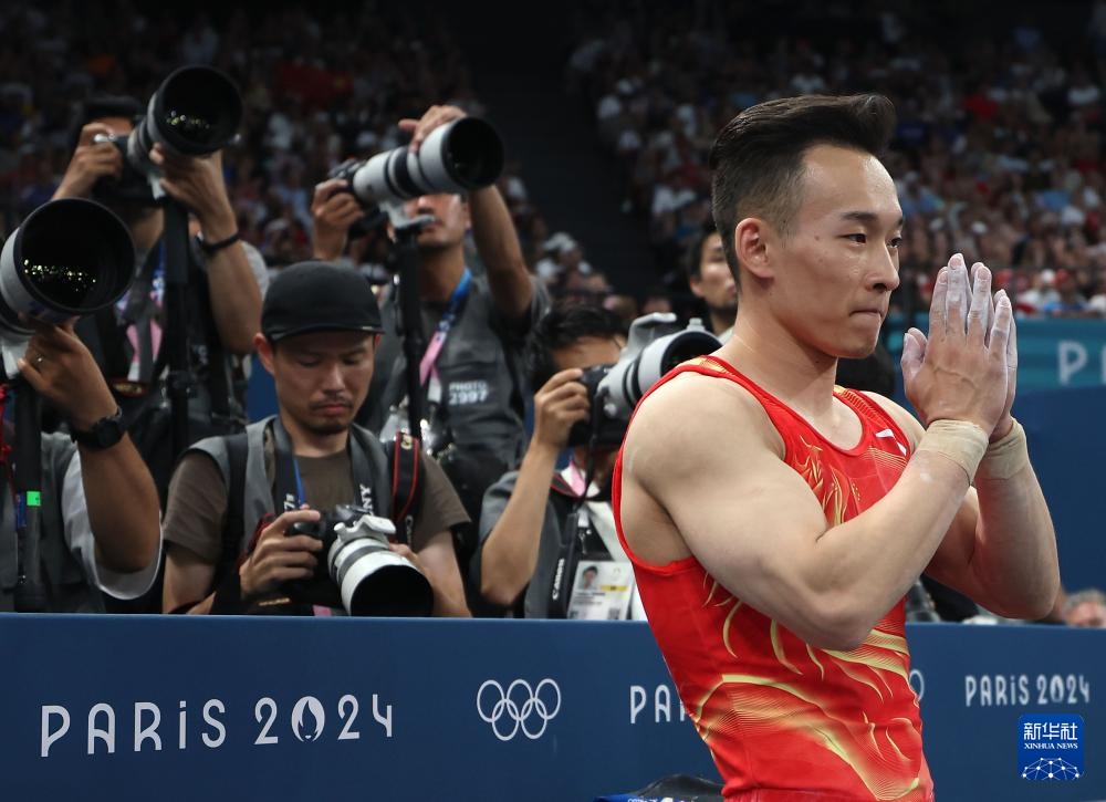 巴黎奥运会丨体操——中国选手张博恒、肖若腾分获男子个人全能亚、季军