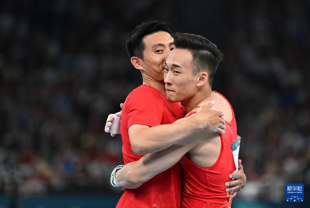 巴黎奥运会丨体操——中国选手张博恒、肖若腾分获男子个人全能亚、季军