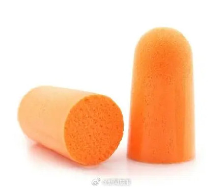 土耳其射击选手只戴近视镜+睡眠耳塞就射落了银牌