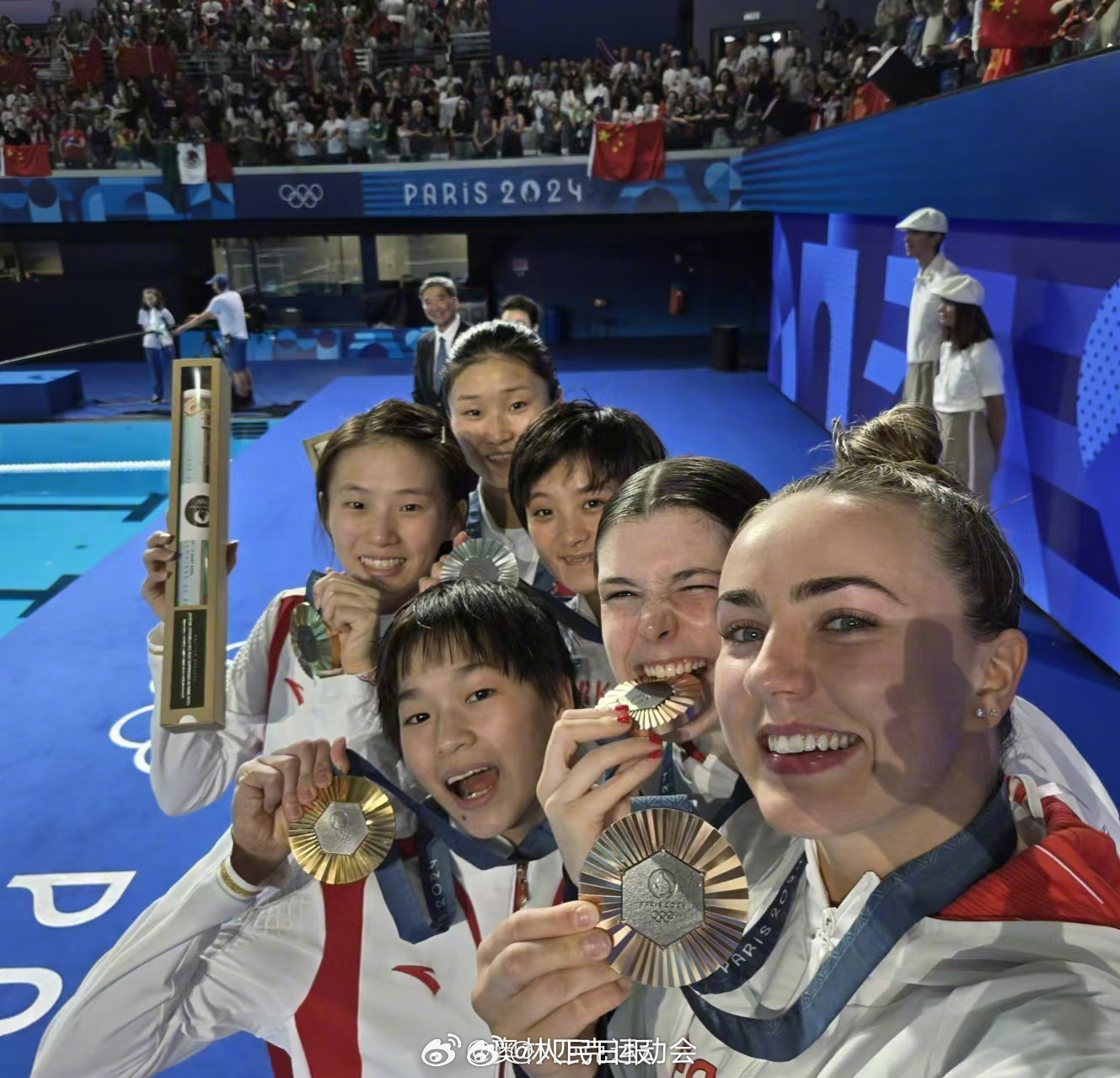 笑着站在一起！奥运领奖台上的自拍好有爱