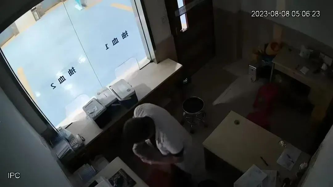 偷穿白大褂为醉驾妻子潜入医院损坏血样，法院判了！