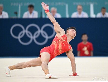 祝贺！张博恒体操个人全能摘银