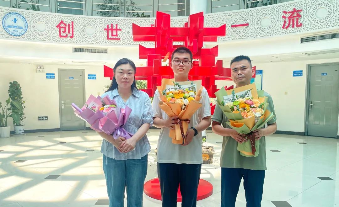 金牌，世界第一！就是这位17岁武汉少年