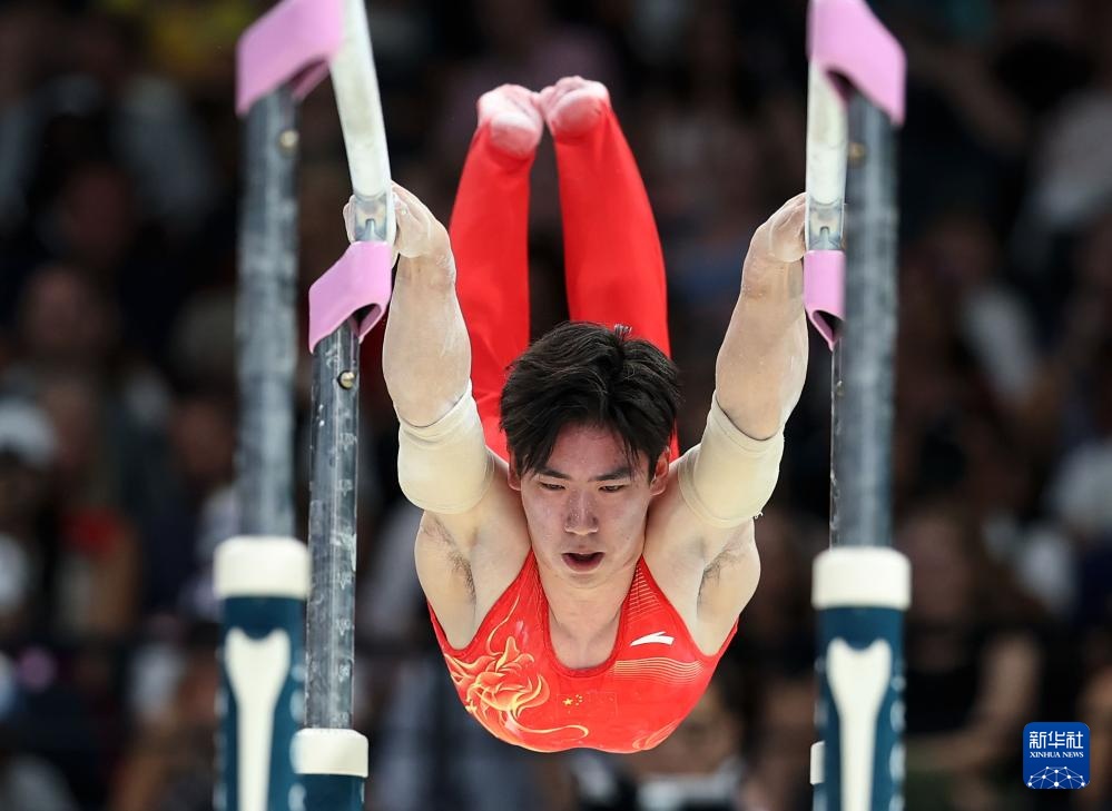 巴黎奥运会丨体操——中国选手张博恒、肖若腾分获男子个人全能亚、季军