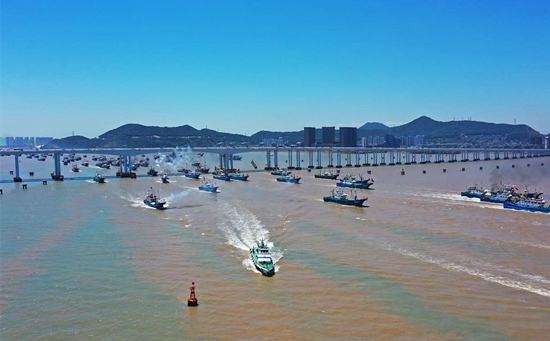 我国东海部分开渔 江浙沪各地近万艘渔船出海捕捞