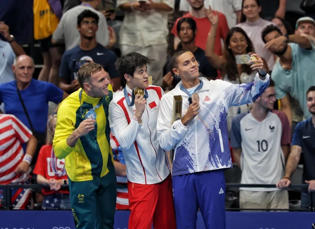 中国游泳首金!潘展乐刷新世界纪录! 中国游泳首金!潘展乐刷新世界纪录!