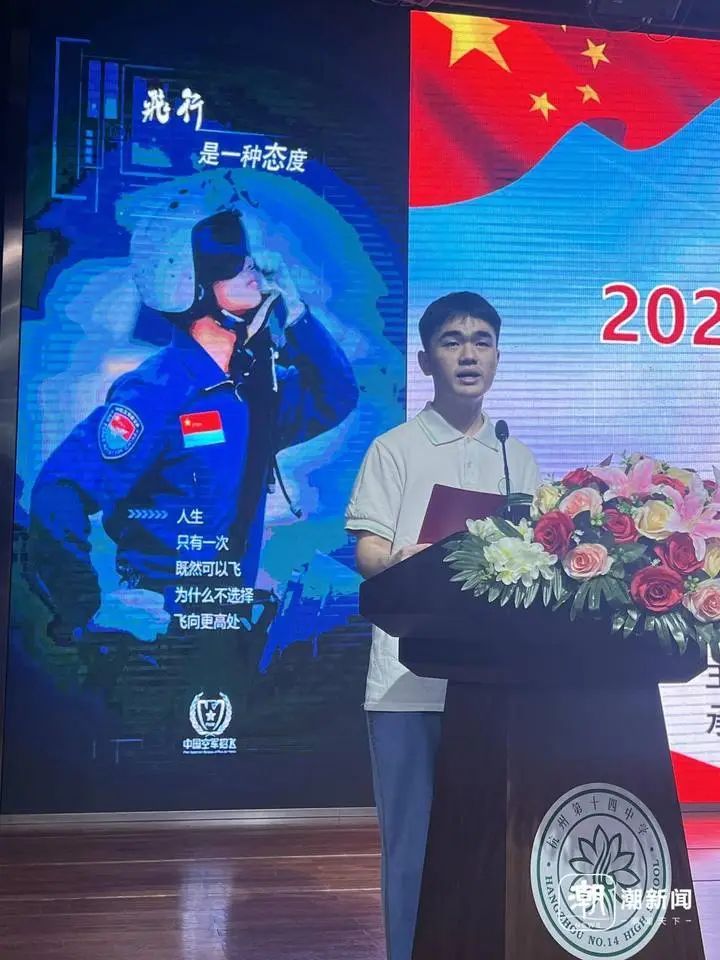 超有排面！这些大学生坐运-20去报到→