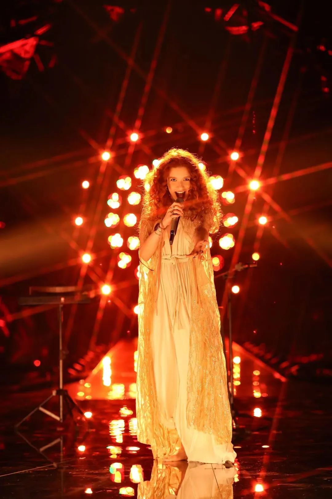 今晚群英集结,点亮希望!《歌手2024》巅峰之夜为爱歌唱 今晚群英集结,点亮希望!《歌手2024》巅峰之夜为爱歌唱