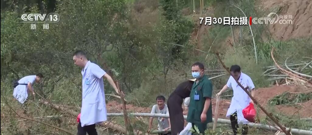 多路救援力量挺进八面山瑶族乡 记者跟随记录38小时救援实况