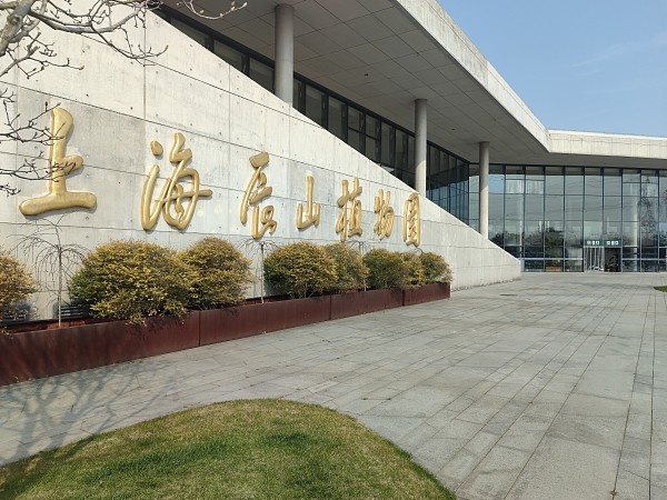 提前1个多小时就"下班"？近2000人高温天暴走…上海多家公园回应