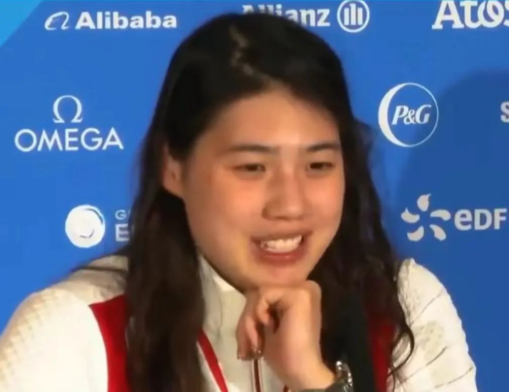 发烧又遇上生理期，200米蝶泳夺铜后，张雨霏哭了