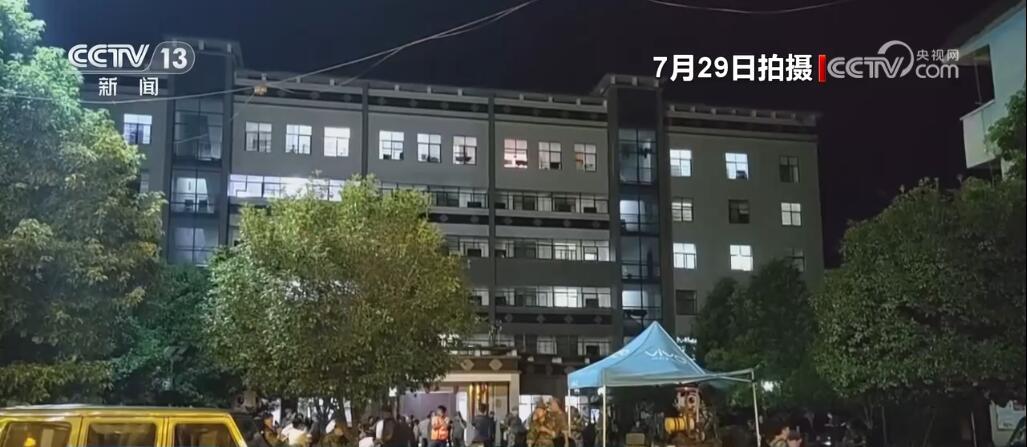 多路救援力量挺进八面山瑶族乡 记者跟随记录38小时救援实况