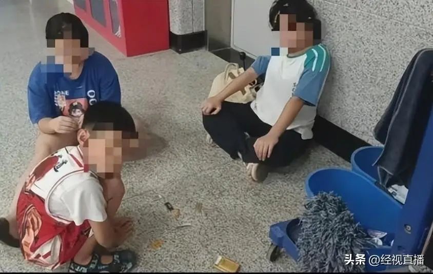 打羽毛球、踢毽子…网友吐槽武汉地铁站纳凉点变“健身会所”！官方：这些行为严禁