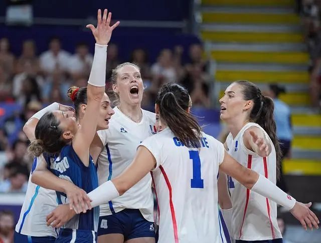两连胜！中国女排3:0战胜法国女排