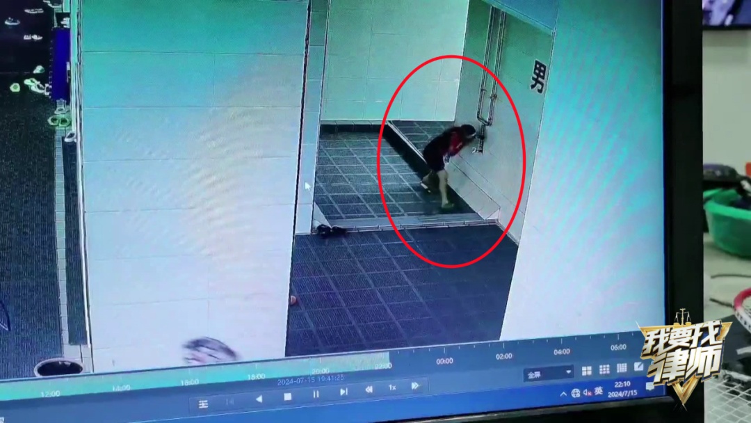 七岁男童在游泳馆被划伤面部缝了9针……发生了什么? 七岁男童在游泳馆被划伤面部缝了9针……发生了什么?