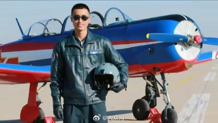 乘坐运-20上大学！这次是学长亲自开飞机来接他们