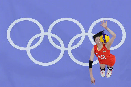 中国女排轻取法国队 锁定八强席位 中国女排轻取法国队 锁定八强席位