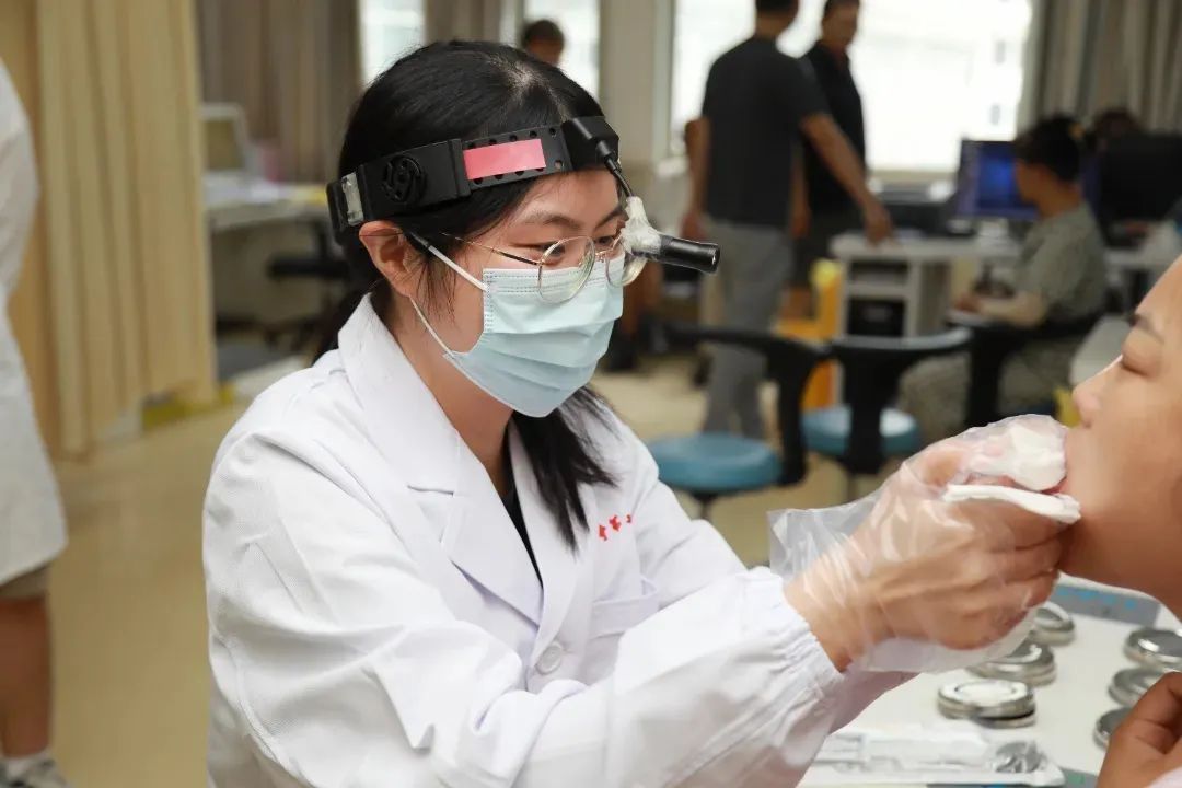 入职前，这位医学女博士捐出了一份特别礼物