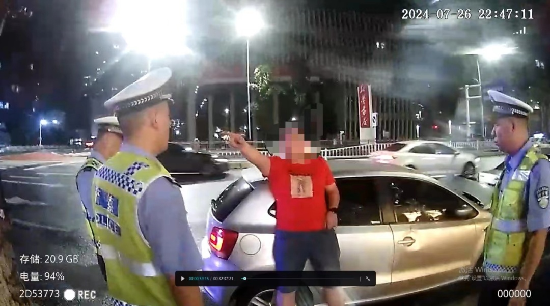 撞车、撒泼、丑态百出......烟台这名男子被刑拘! 撞车、撒泼、丑态百出......烟台这名男子被刑拘!