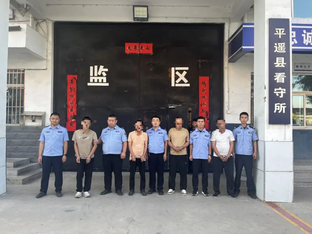 事发闹市区！有人光天化日抢劫？专挑监控盲区...