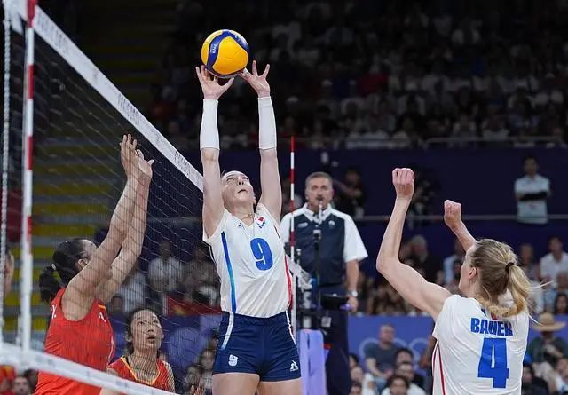 两连胜！中国女排3:0战胜法国女排