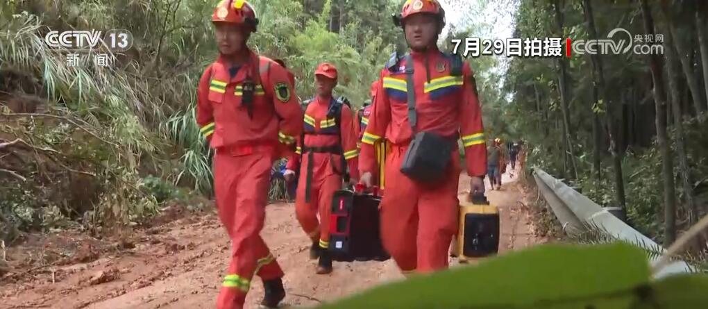 多路救援力量挺进八面山瑶族乡 记者跟随记录38小时救援实况