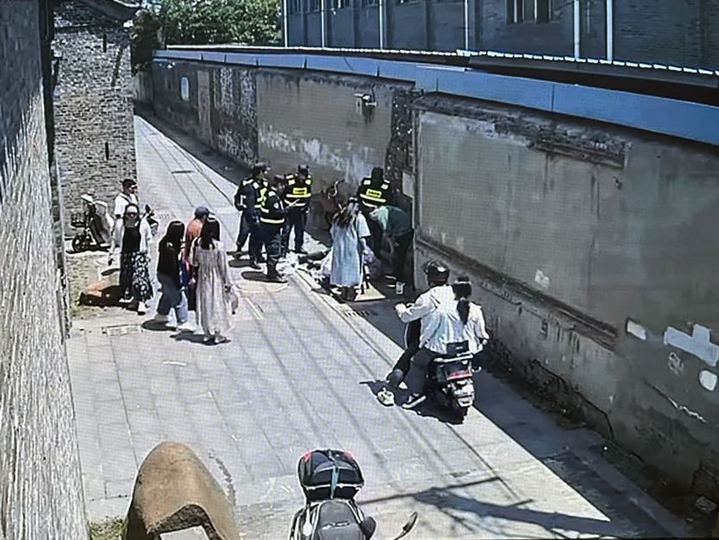 “倒挂金钩”式勇救坠井老人，扬州退伍军人获“省见义勇为勇士”