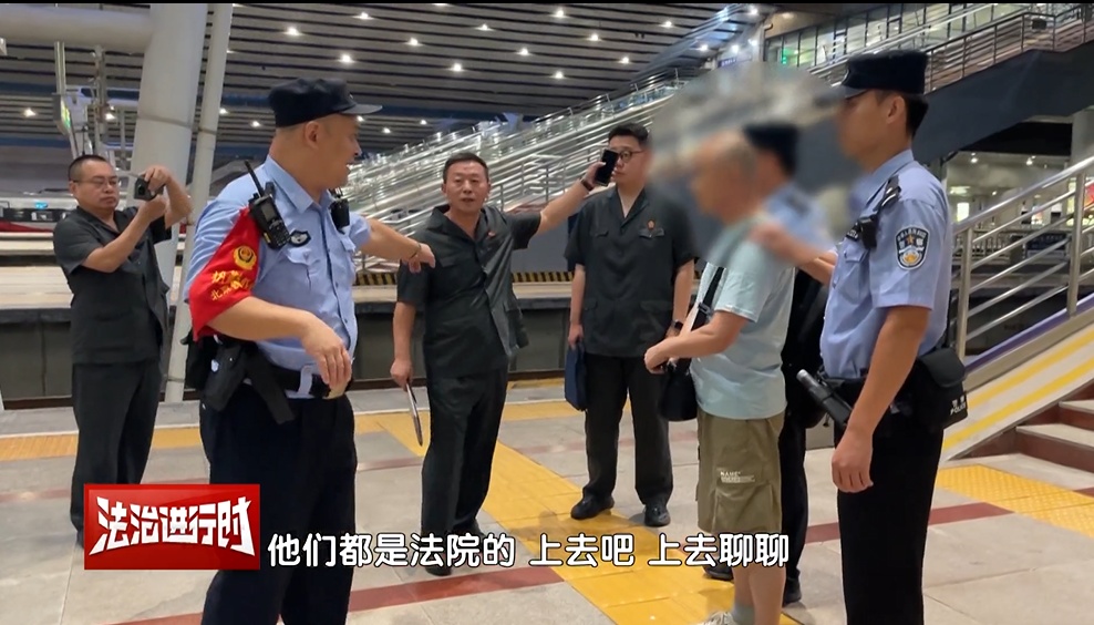 欠款百万老赖在北京西站被截! 欠款百万老赖在北京西站被截!