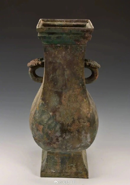 山西洪洞发现春秋时期夫妻异穴合葬墓