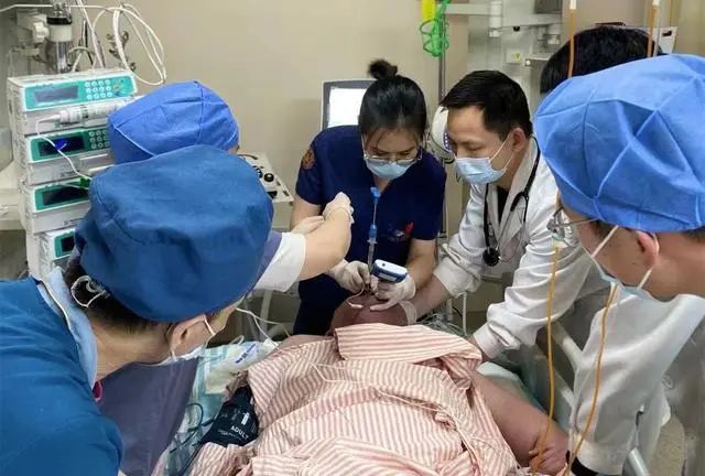 日本123人疑似中暑去世，死亡地点竟是…上海高温仍将持续，老年人特别要注意→