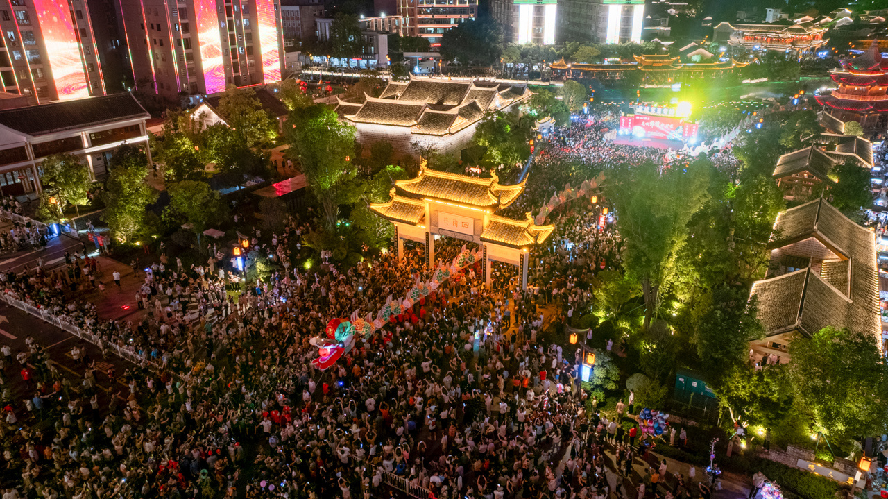 福建连城：非遗奇妙夜精彩上演 客家文化点亮人间烟火