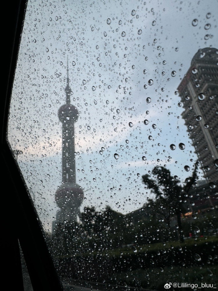市区上空雷雨云团“自爆”,上海“下开水”了! 市区上空雷雨云团“自爆”,上海“下开水”了!