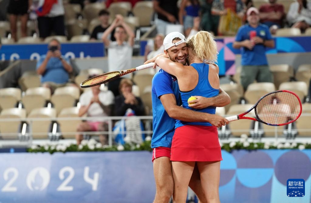 巴黎奥运会丨网球——混双:王欣瑜/张之臻获得银牌 巴黎奥运会丨网球——混双:王欣瑜/张之臻获得银牌