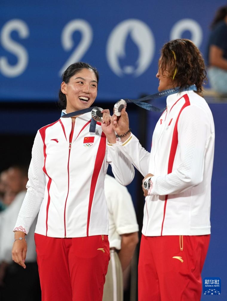 巴黎奥运会丨网球——混双:王欣瑜/张之臻获得银牌 巴黎奥运会丨网球——混双:王欣瑜/张之臻获得银牌